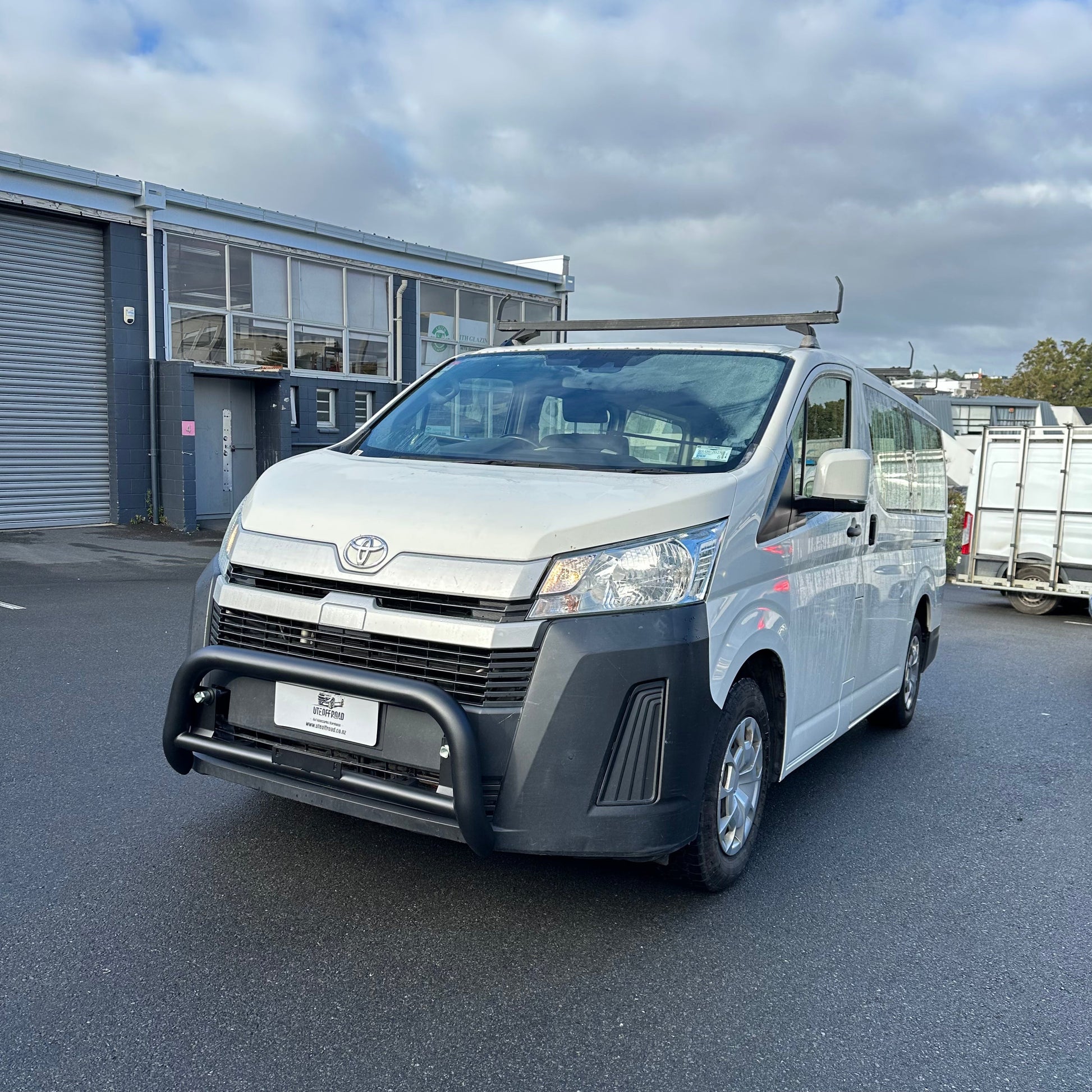 Nudge Bar Toyota Hiace 2019+ Matte Black