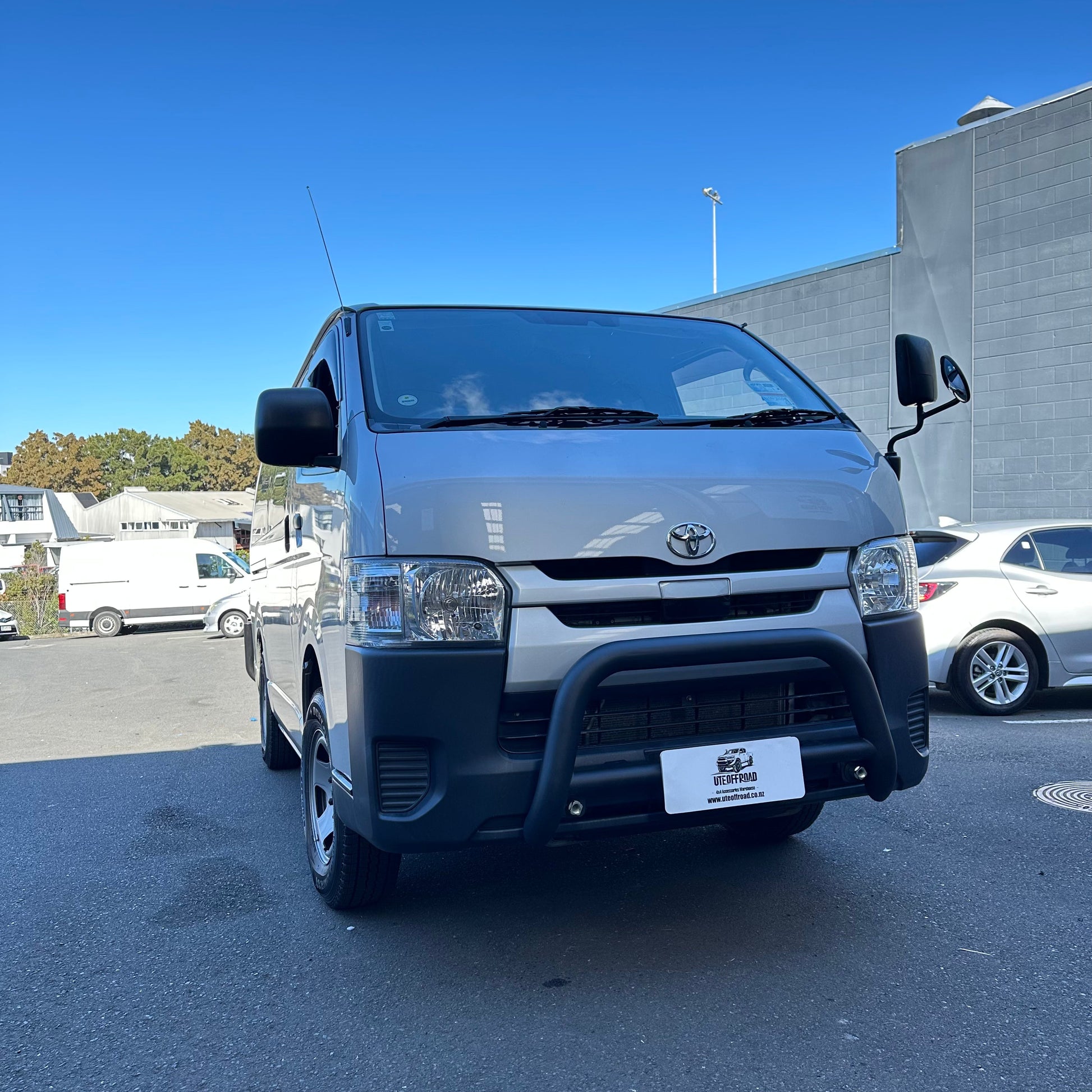 Nudge Bar Toyota Hiace Narrow Body 2005-2019 Matte Black