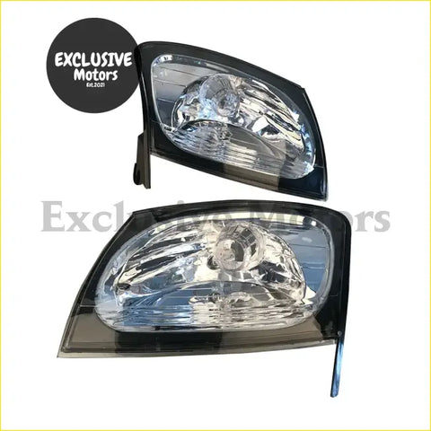 Pair of front turn signal lights for toyota townace liteace black plastic with clear lenses and silver reflectors