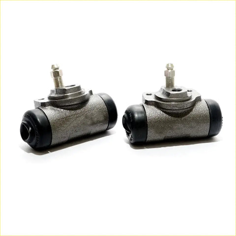 Pair of gray cast iron rear brake cylinders with black rubber end caps for toyota hilux 2wd 1988-1997