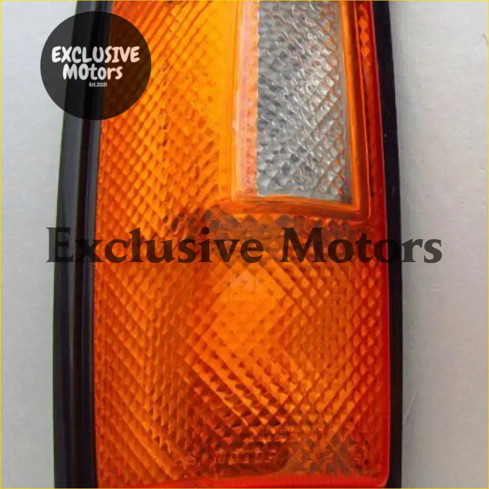 Right-Hand Corner Light for Nissan Navara (1986-1992) - Parts & Accessories