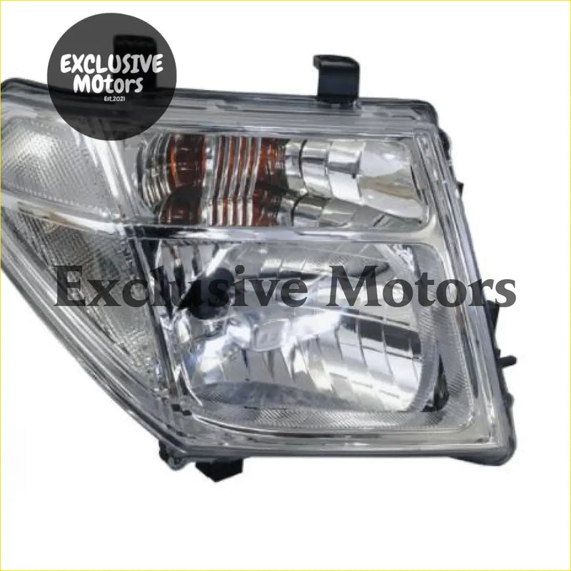 Right-hand headlight for nissan navara d40 2005-2009 with clear plastic lens chrome housing and amber turn signal lens