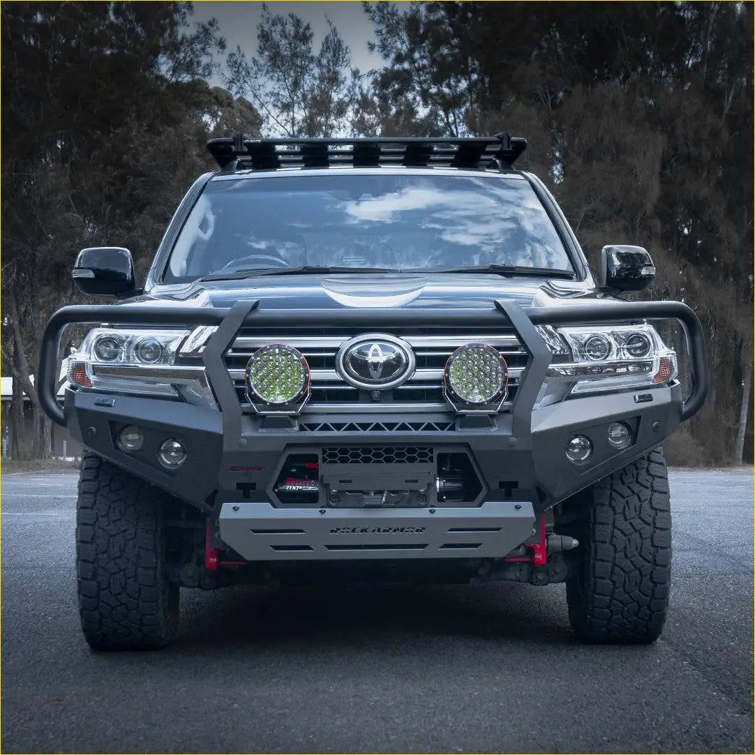 Black toyota land cruiser with rugged rockarmor gt steel hoop steel bullbar front bumper for off-road use