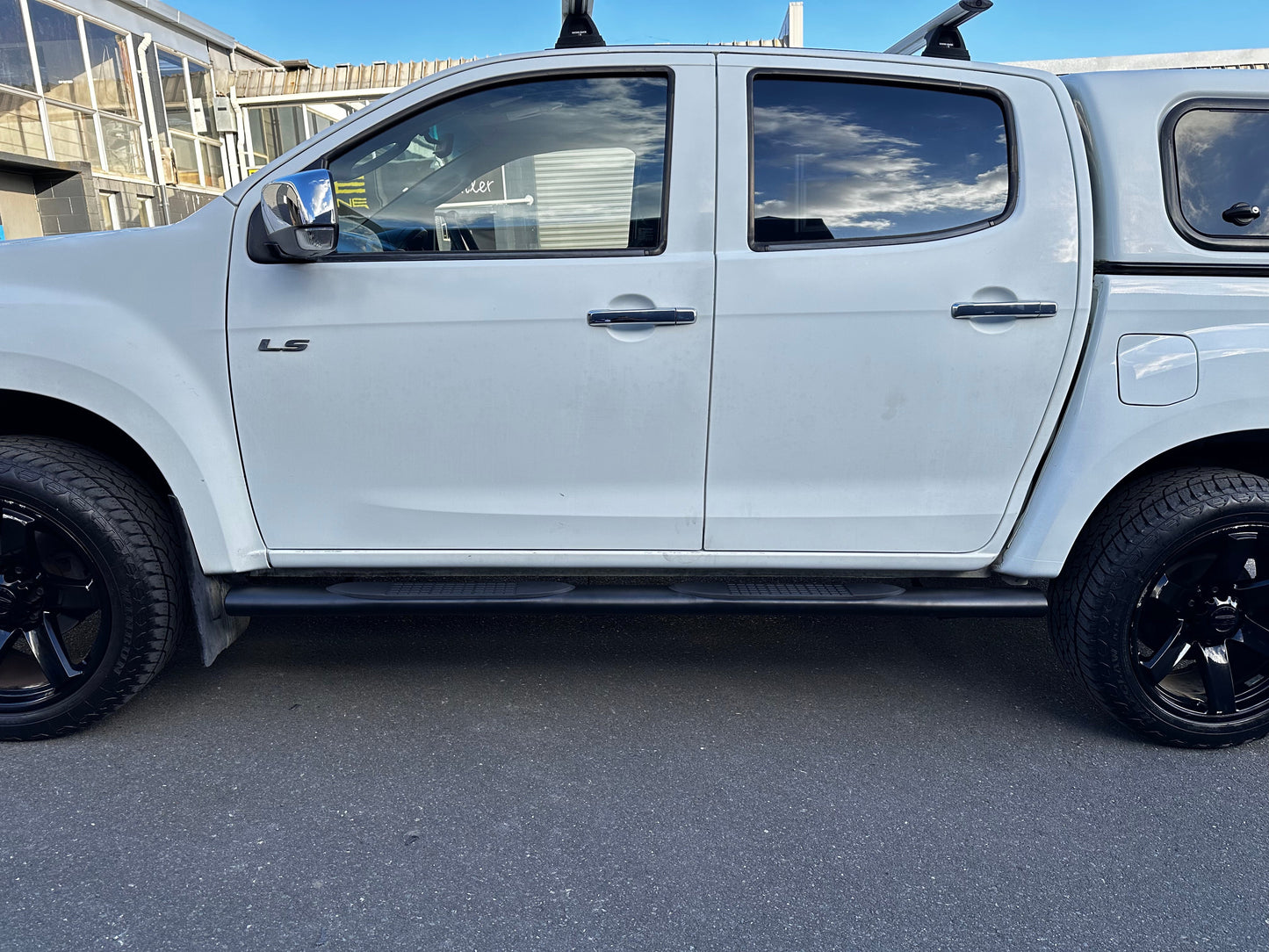 Running Board 4 inch Oval Tube Black Stainless Steel D-Max 2012-2020