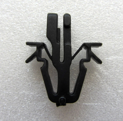 Toyota Hilux Hero LN50 Grill Lock Clip 10 x (1983-1988)