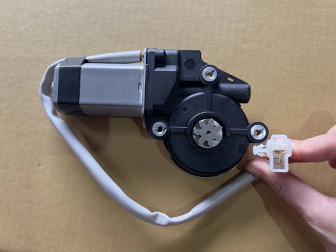 Toyota Hilux / HiAce Front Right Window Lift Motor 2 Pins (2005–2019)