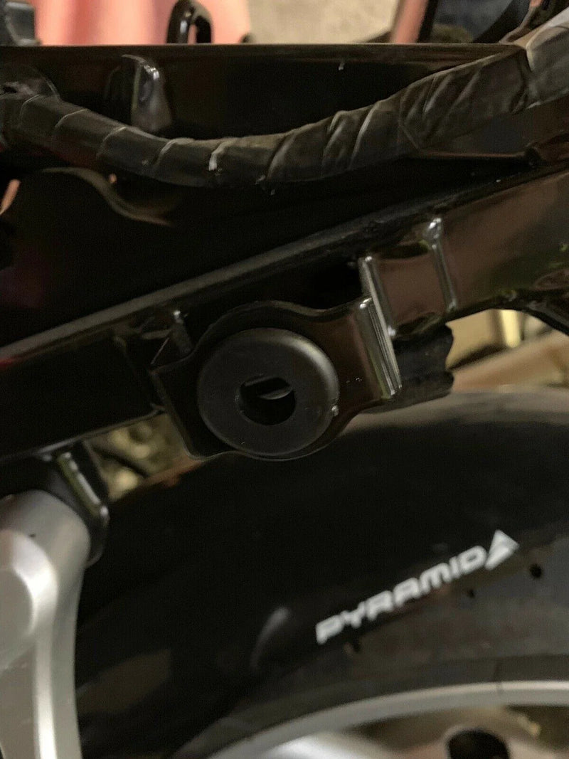 Suzuki SV650 2 x Rubber Fairing Grommets