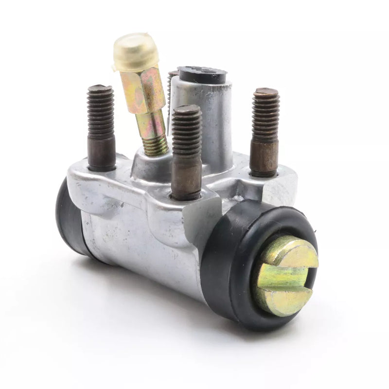 Nissan 720 SD22 / SD23 / SD25 / LB20 / Z20 1979-1986 Rear Wheel Brake Cylinder