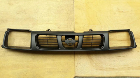NISSAN NAVARA D22 (1998-2000) 2WD 4WD Clips MATT BLACK GRILLE