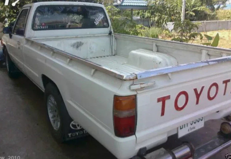 Toyota Hilux LN56 LN60 LN65 Clear Lens Front Bumper Light (1983-1988)