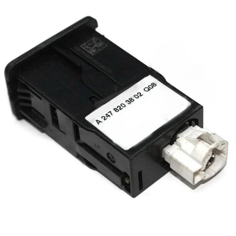 Mercedes-Benz A GLA B GLB Multimedia USB Port CarPlay (2013–2025)