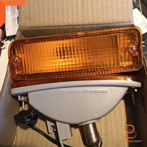 Toyota Hilux Ute MK3 Amber Indicator Signal Bumper Light (1988-1997)