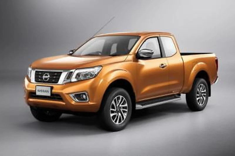Nissan Navara NP300 Chrome Side Vent Trim (2014-2016)