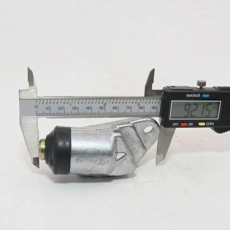 Datsun Nissan 520 / 521 / 620 / 720 J15 1969-1986 Front Wheel Brake Cylinder