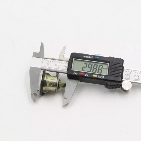 Nissan D21 / King Cab / Navara / Pathfinder 1986-1997 Gas Filler Lock