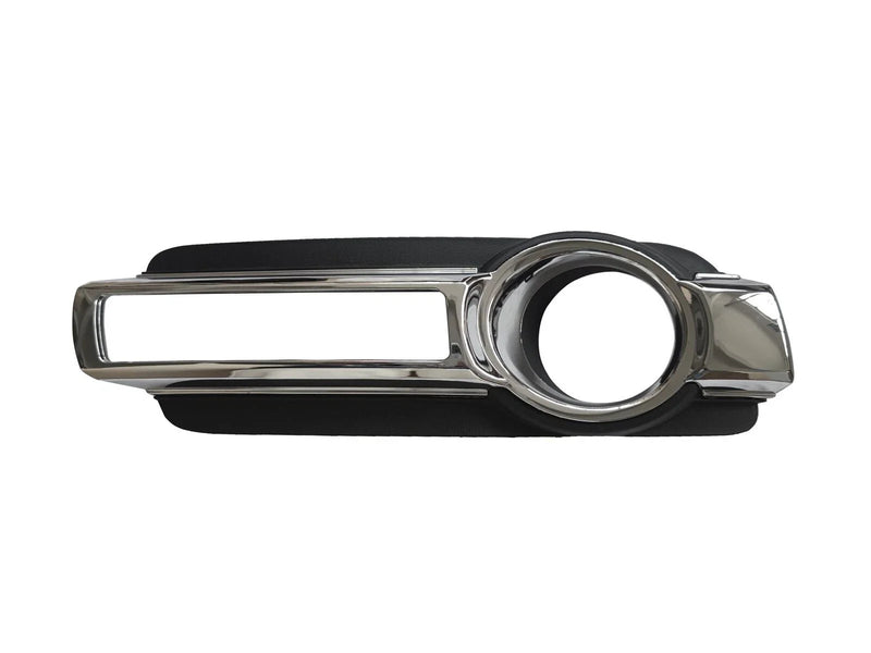 Mitsubishi Pajero NX Fog Light Bezel Trim Right Side (2014–2021)