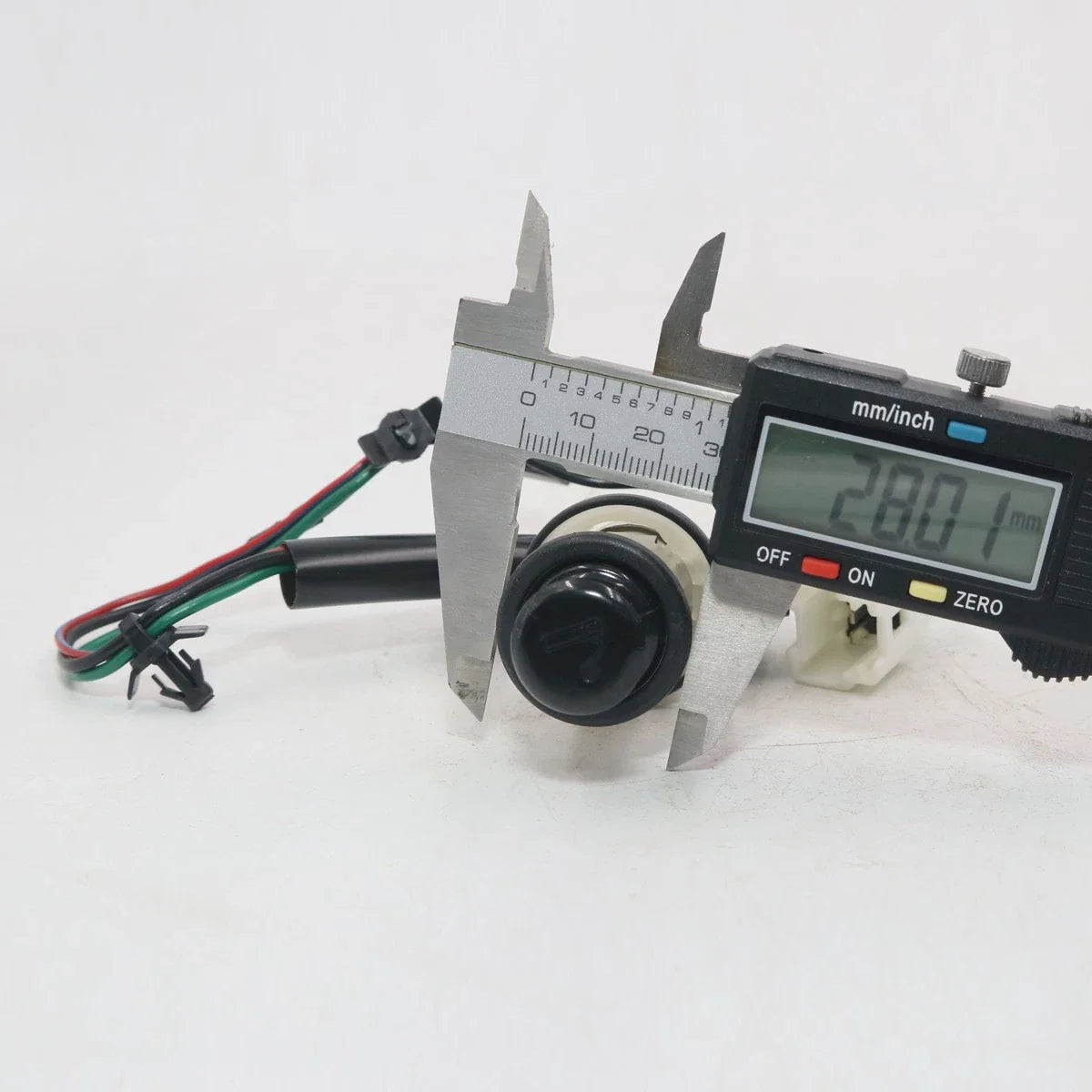 Cigarette Lighter Switch for Toyota HiluxMK6 SR5 Champ 2004-2015