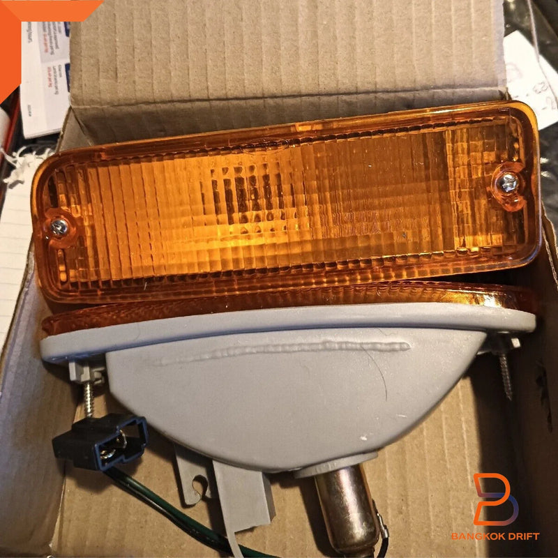 Toyota Hilux Amber Bumper Bar Indicator Blinker Light (1988-1997)