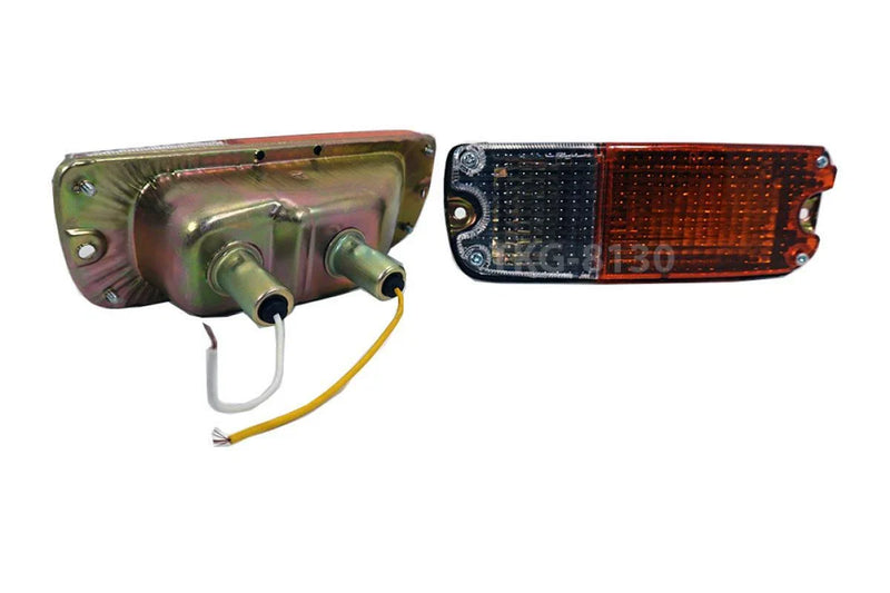Toyota Hilux RN20 RN25 RN27 2 x Front Bumper Lights (1974-1978)