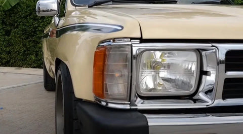 Toyota Hilux Front Corner Side Light Lamp Chrome (1984-1988)
