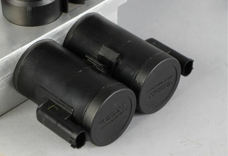 Mercedes W220 Hydraulic Suspension Valve Block (1998–2005)