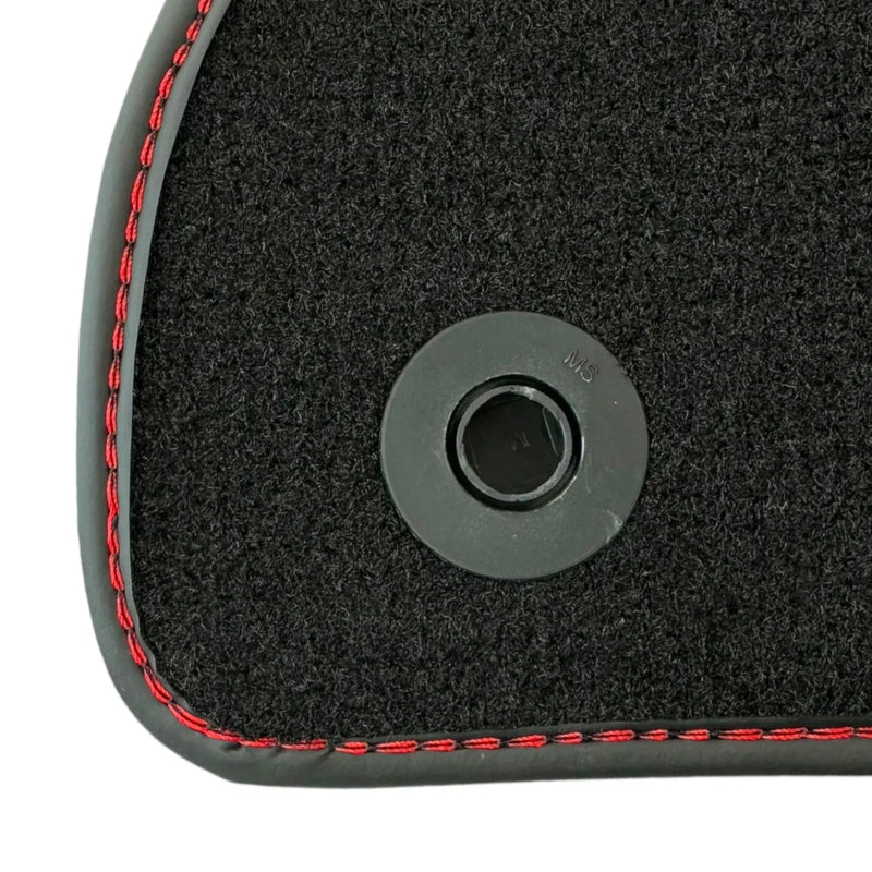 Mercedes Benz B-Class T245 (2005-2011) with Carbon Finish Floor Mats