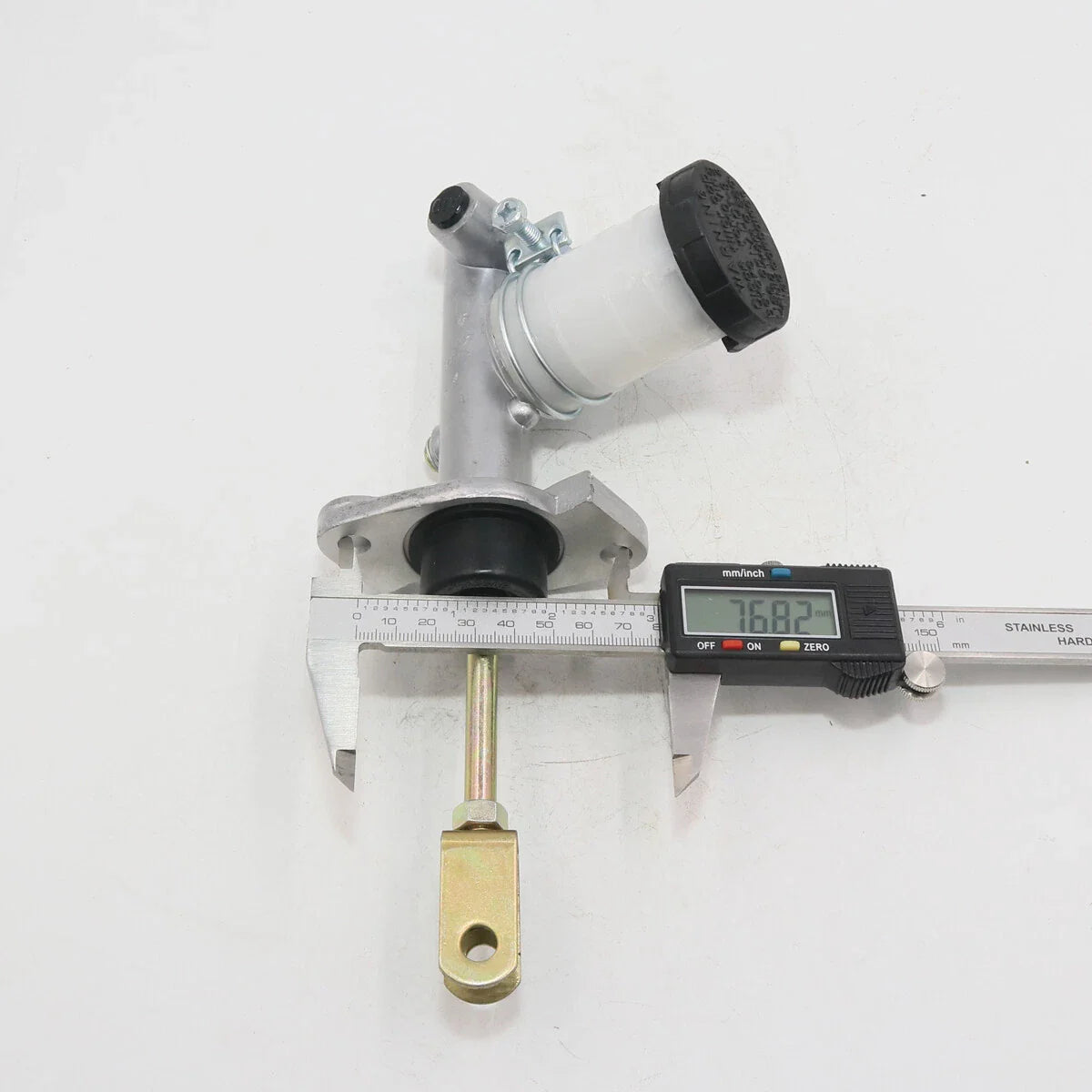 Clutch Master Cylinder for Datsun Nissan Pathfinder SD22/23/25 720 1979-1986