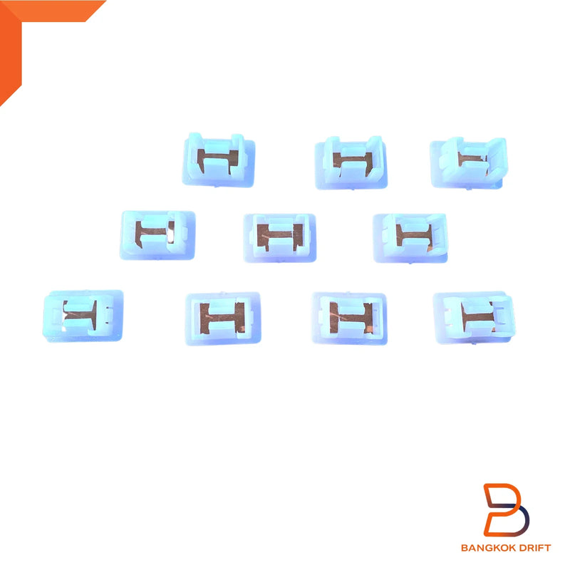 Nissan Navara D22 10 x Lower Grille Clips (1997-2005)