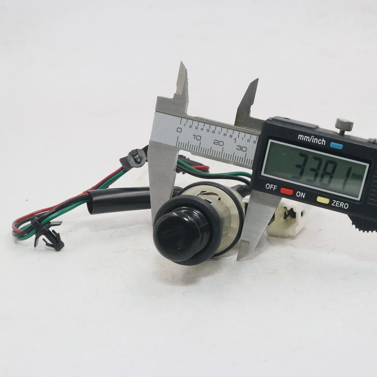 Cigarette Lighter Switch for Toyota HiluxMK6 SR5 Champ 2011-2015