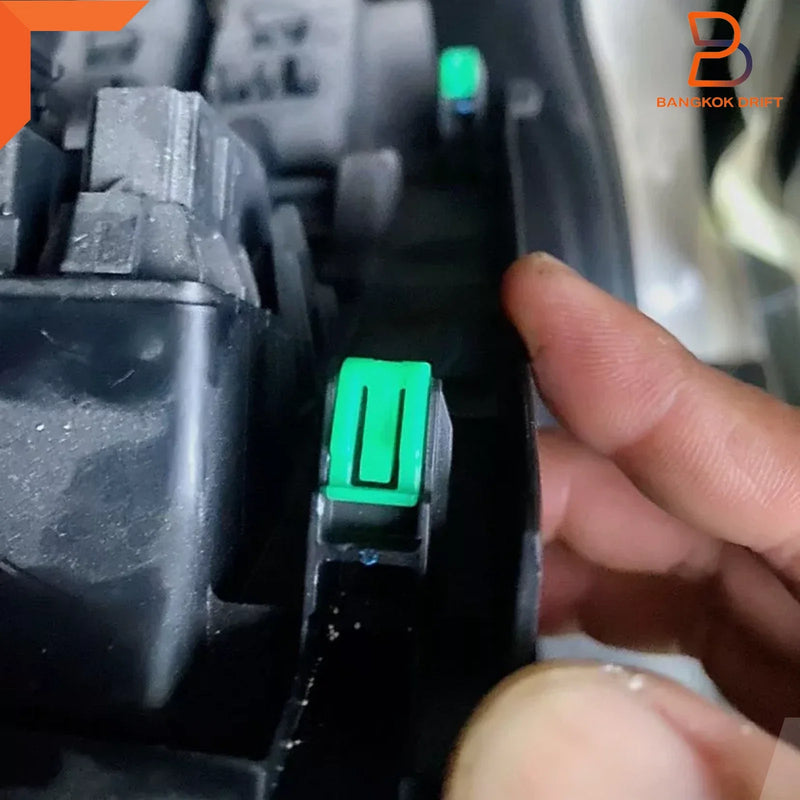 Isuzu D-Max 20 x Front Radio Console Dashboard Clips (2012-2019)