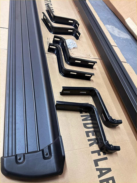 Black plastic side step running board with integrated mounting brackets for mitsubishi triton 2015-2018 double cab